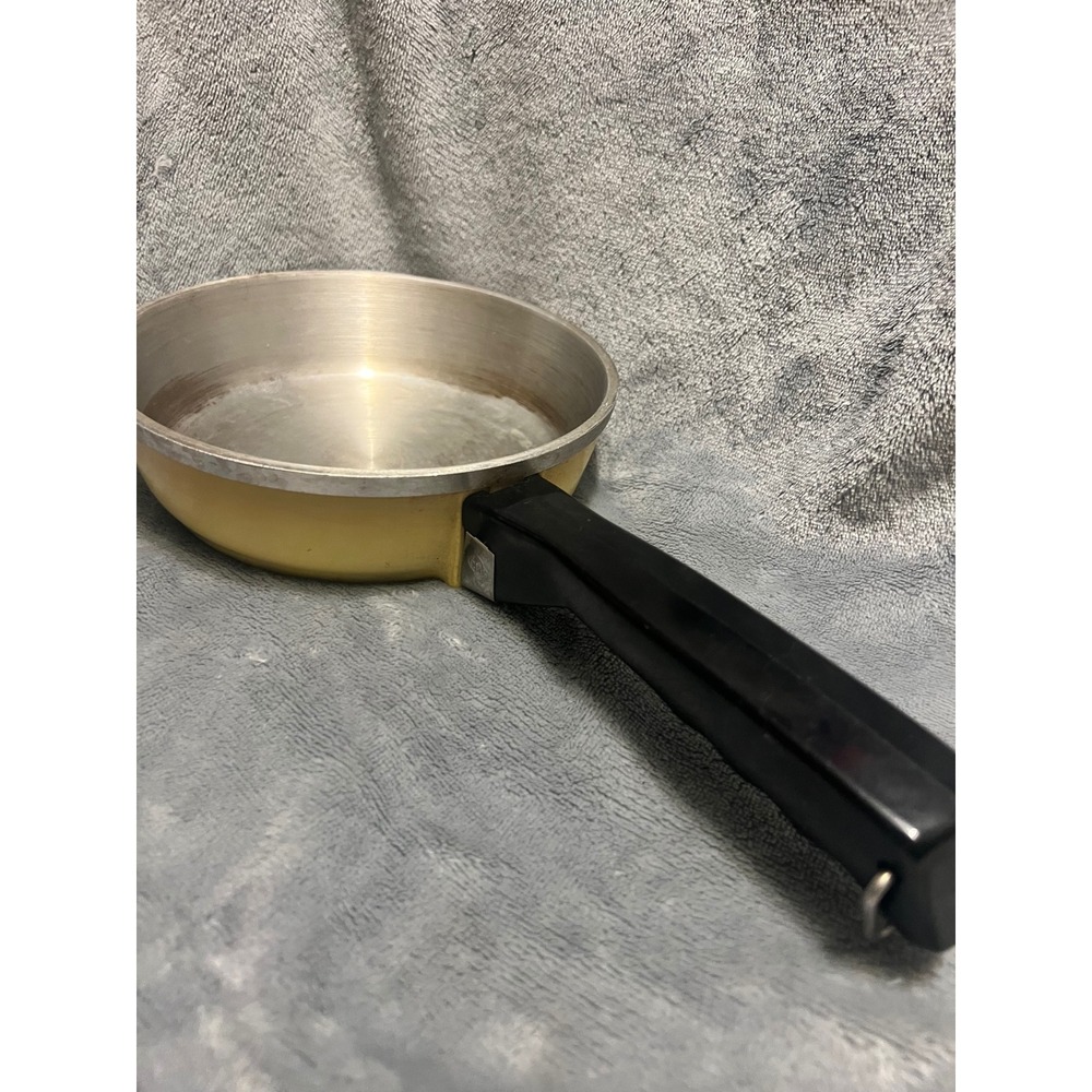 Vintage Club Aluminum Skillet‎ Yellow Enamel Base Fry Pan 7 Inch Stovetop